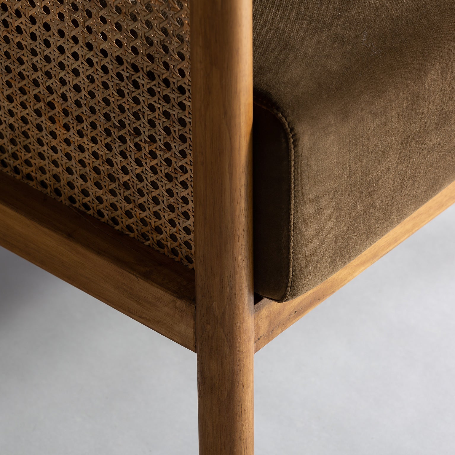 VELBURG ARMCHAIR